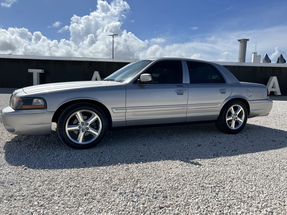 2004 Mercury Marauder - Image 11 of 30