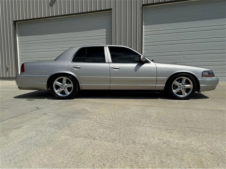 2004 Mercury Marauder - Image 16 of 31
