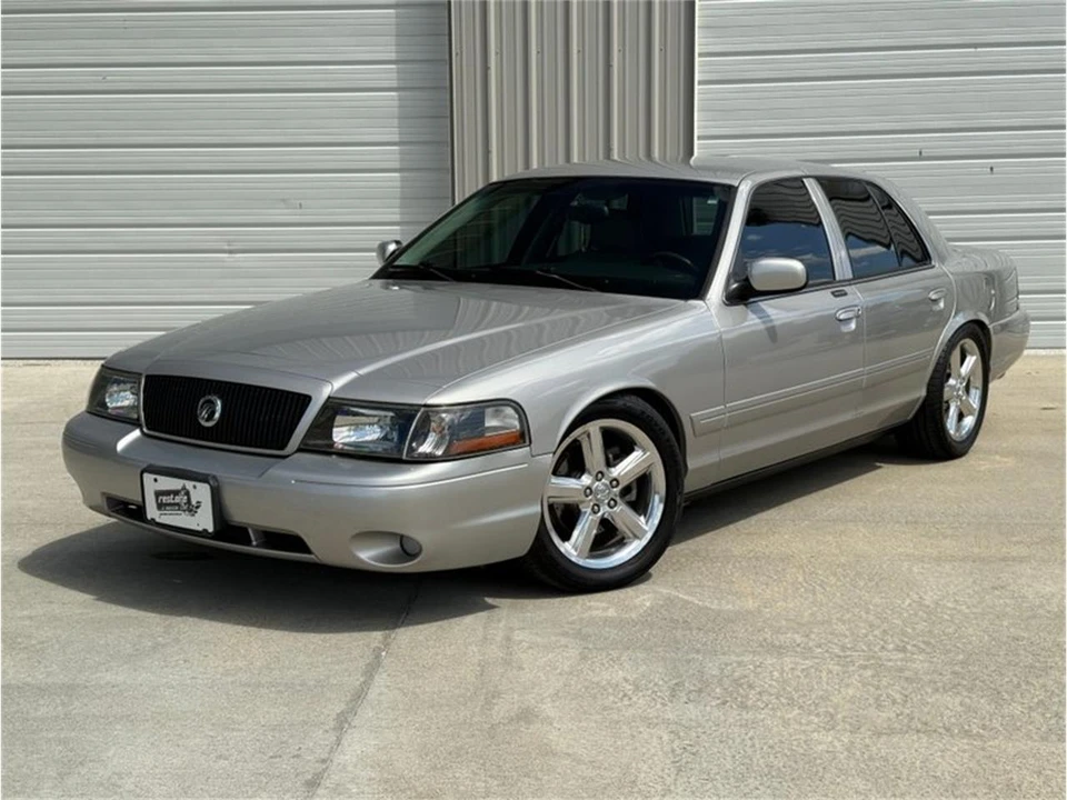 2004 Mercury Marauder - Image 10 of 31