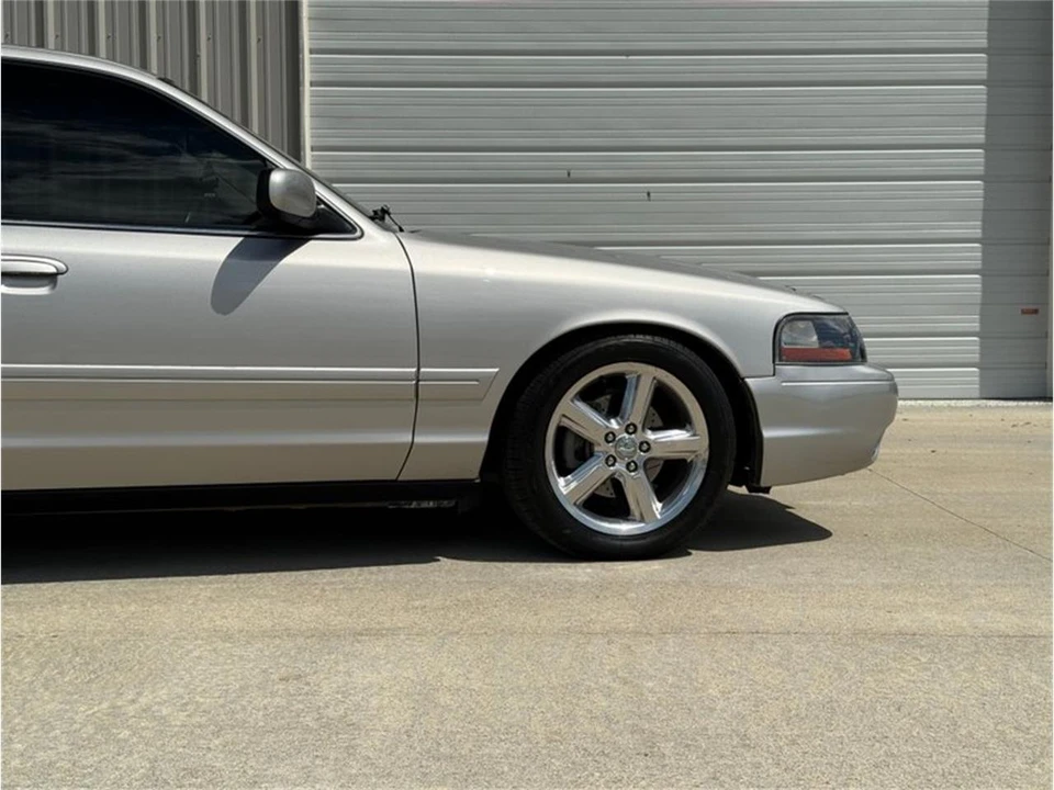 2004 Mercury Marauder - Image 15 of 31
