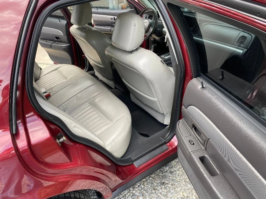 2004 Mercury Marauder - Image 11 of 21