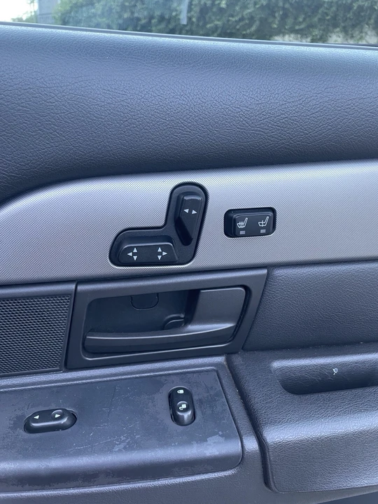 2004 Mercury Marauder - Image 10 of 24