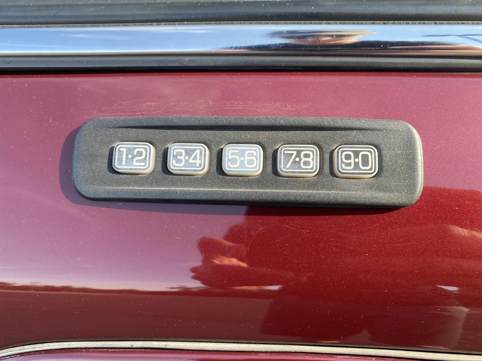 2004 Mercury Marauder - Image 20 of 31