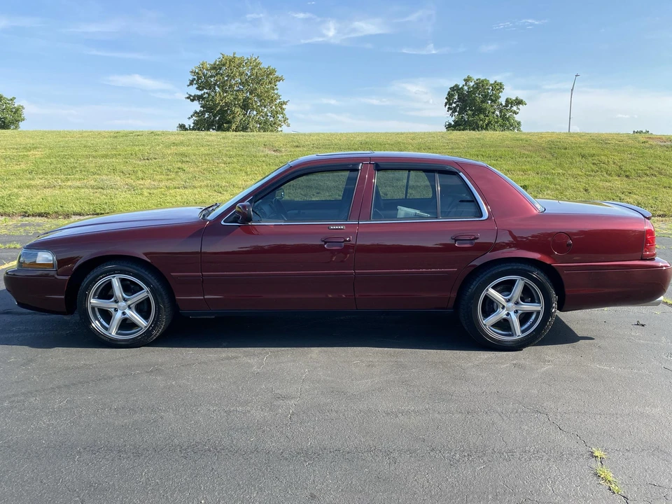 2004 Mercury Marauder - Image 8 of 31