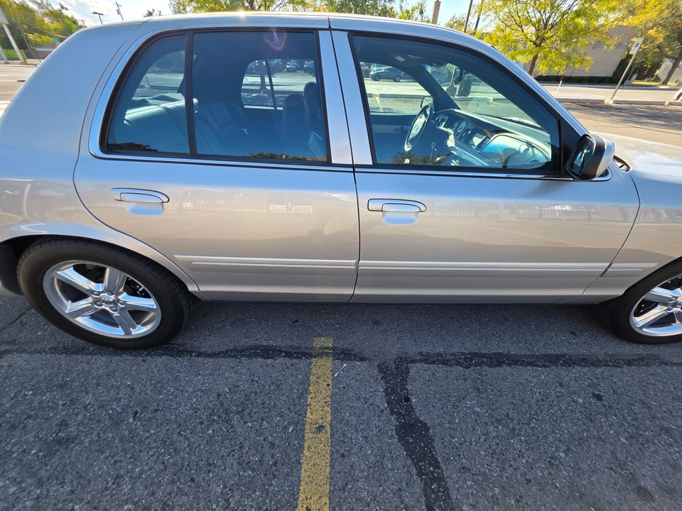 2004 Mercury Marauder - Image 24 of 31