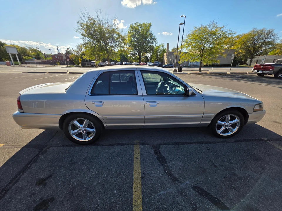 2004 Mercury Marauder - Image 12 of 31