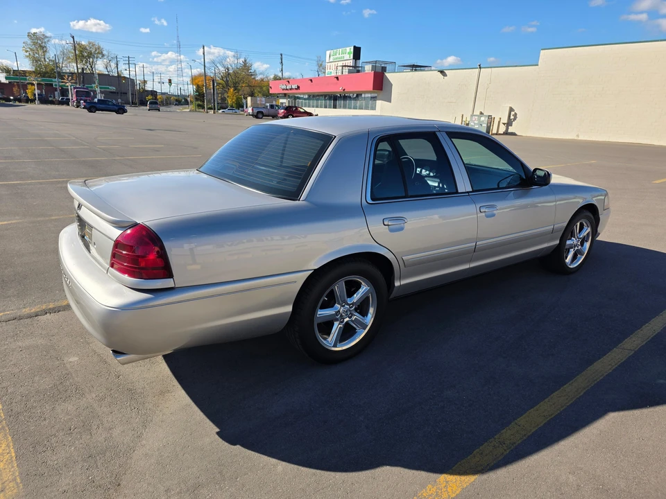 2004 Mercury Marauder - Image 11 of 31