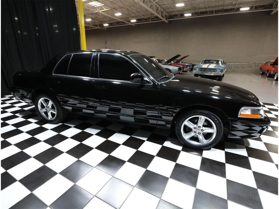 2004 Mercury Marauder - Image 15 of 31