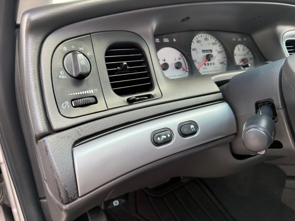 2004 Mercury Marauder - Image 22 of 31
