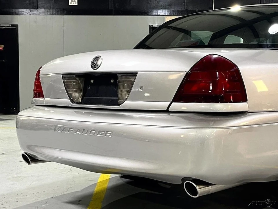 2004 Mercury Marauder - Image 9 of 21