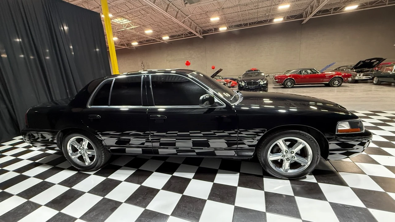 2004 Mercury Marauder - Image 13 of 21