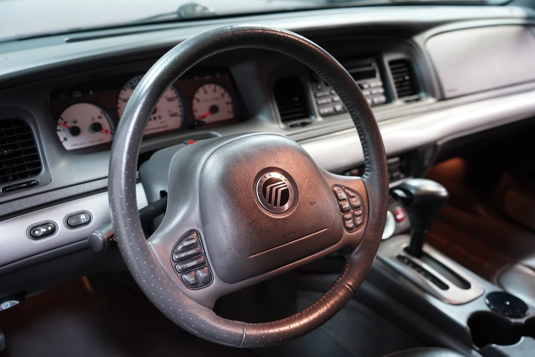 2004 Mercury Marauder - Image 24 of 31