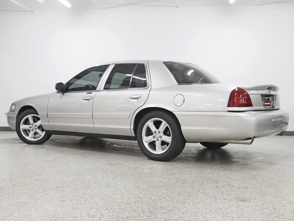 2004 Mercury Marauder - Image 11 of 12
