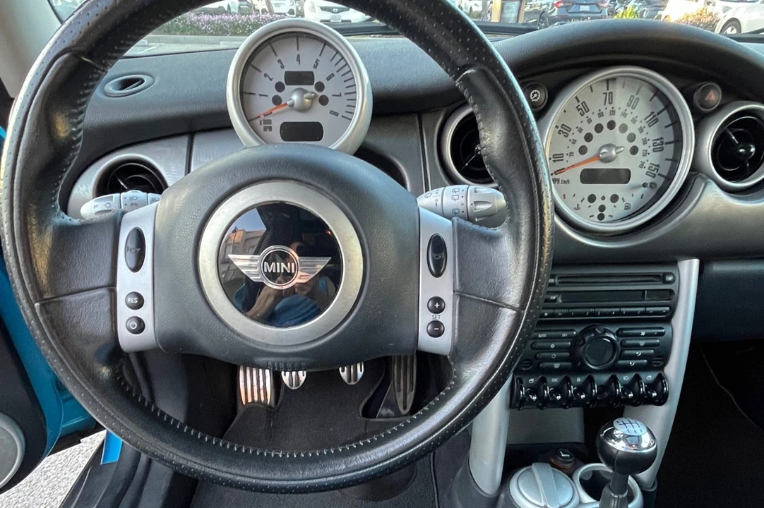 2004 Mini Mini Cooper S 1st Gen - Image 5 of 7