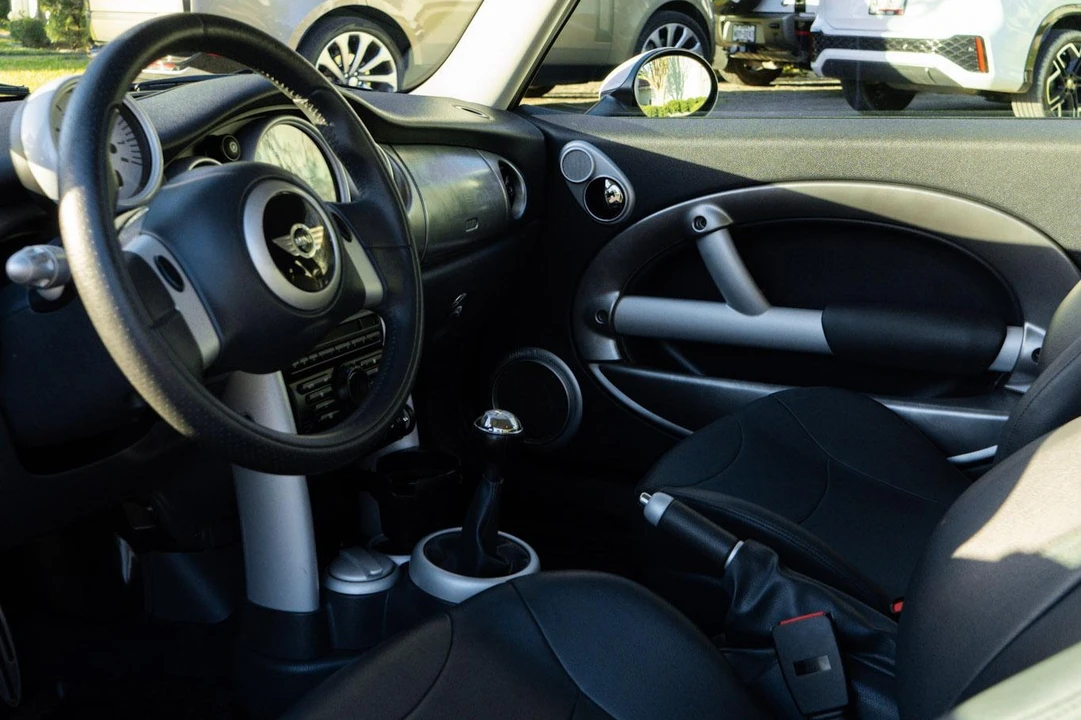 2004 Mini Mini Cooper S 1st Gen - Image 5 of 6