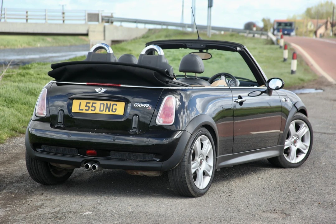 2004 Mini Mini Cooper S 1st Gen - Image 11 of 30