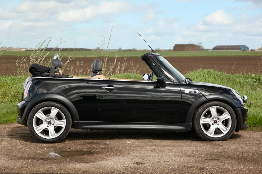 2004 Mini Mini Cooper S 1st Gen - Image 9 of 30