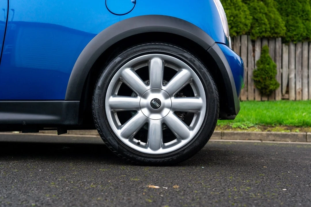 2004 Mini Mini Cooper S 1st Gen - Image 18 of 30