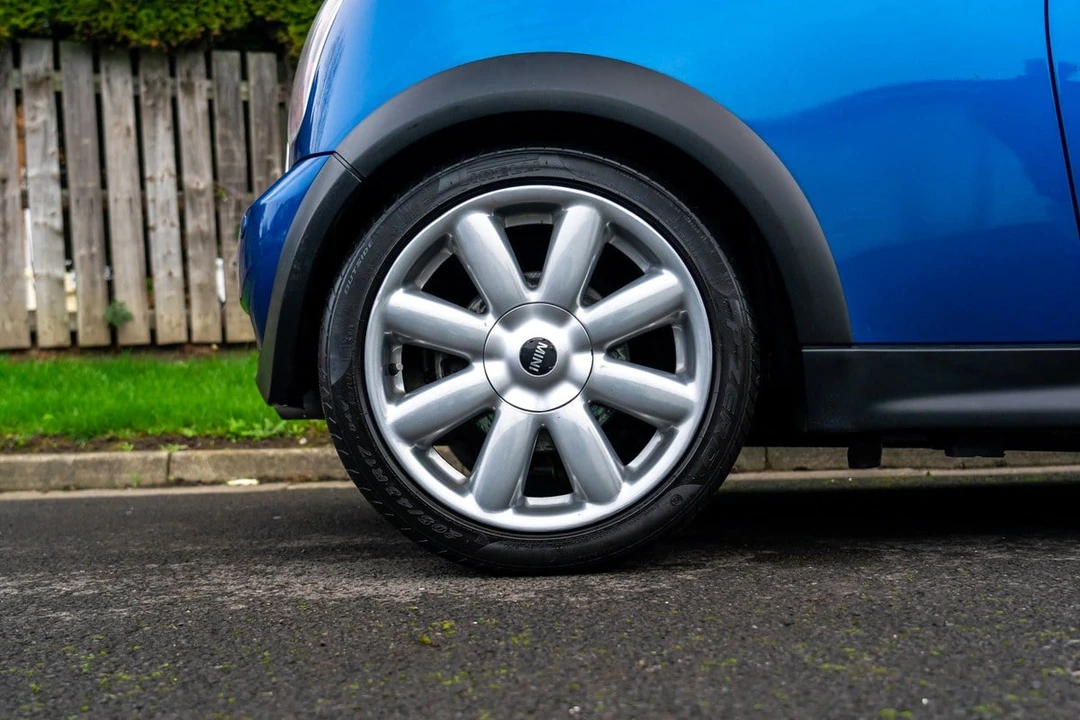 2004 Mini Mini Cooper S 1st Gen - Image 19 of 30