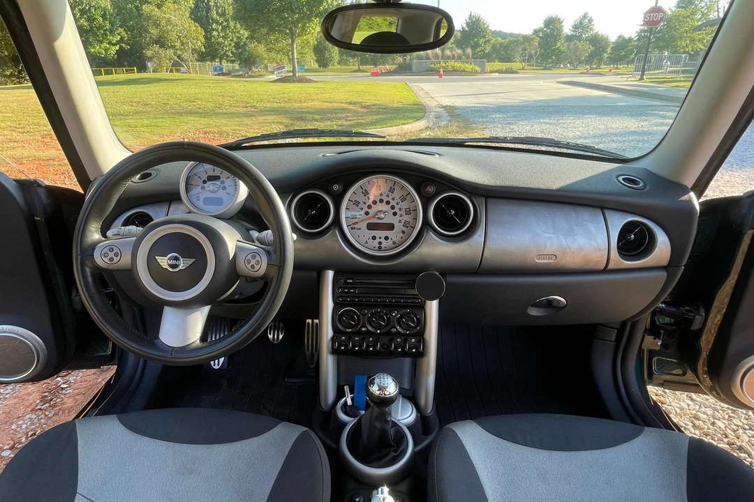 2004 Mini Mini Cooper S 1st Gen - Image 21 of 31