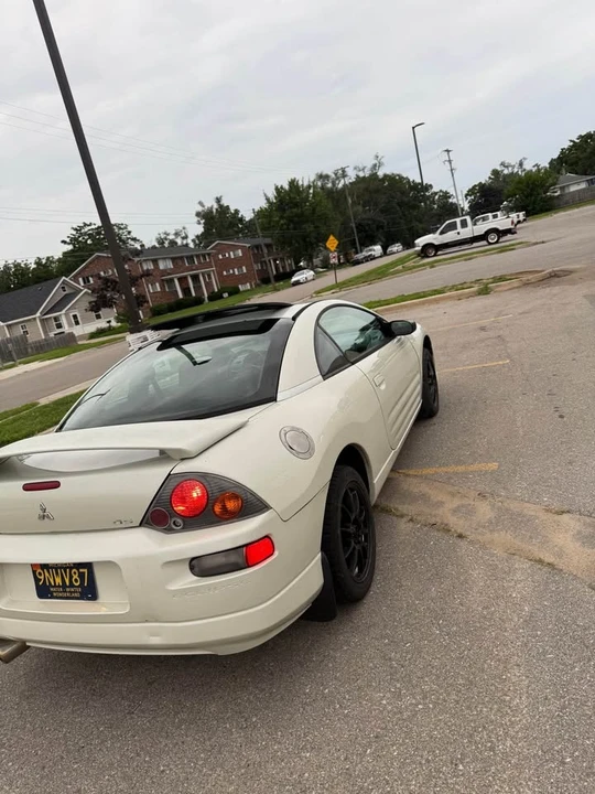 2004 Mitsubishi Eclipse 3rd Gen - Image 5 of 10