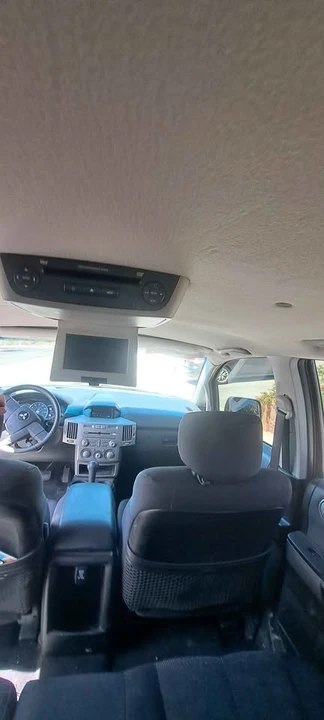 2004 Mitsubishi Endeavor - Image 7 of 9