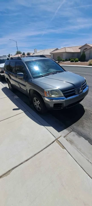2004 Mitsubishi Endeavor - Image 2 of 9