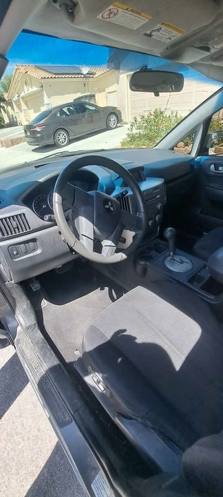 2004 Mitsubishi Endeavor - Image 6 of 9