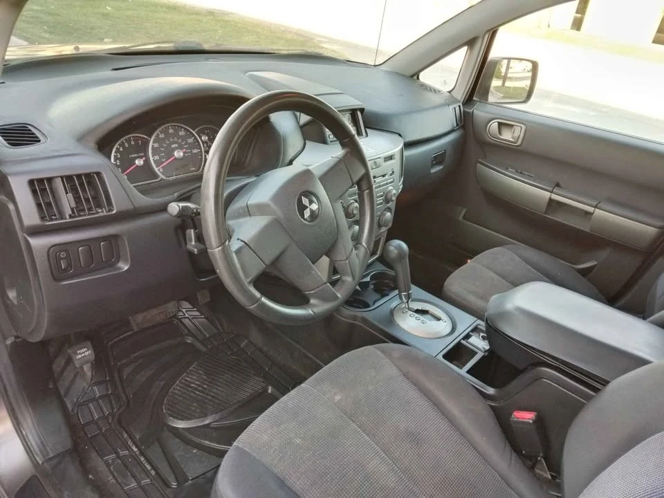2004 Mitsubishi Endeavor - Image 17 of 20