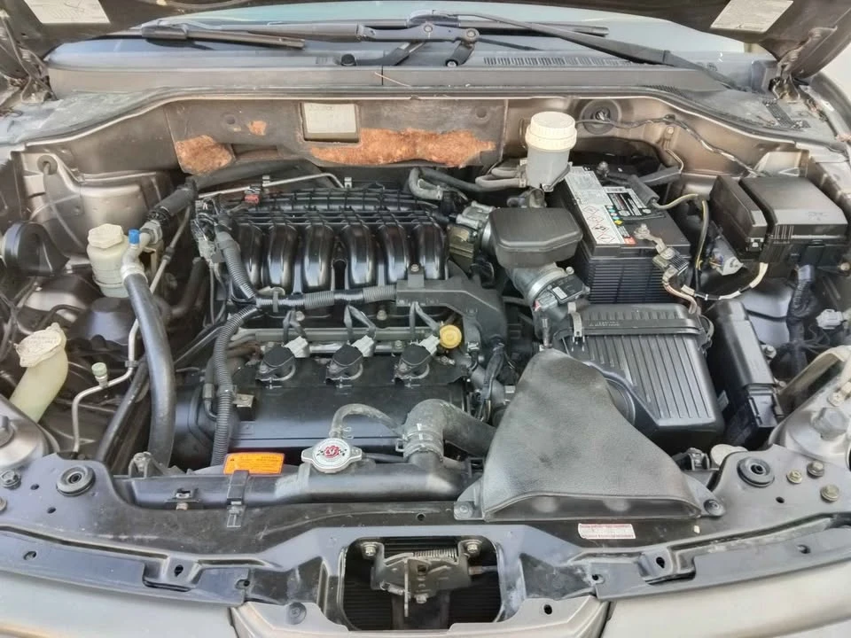 2004 Mitsubishi Endeavor - Image 19 of 20