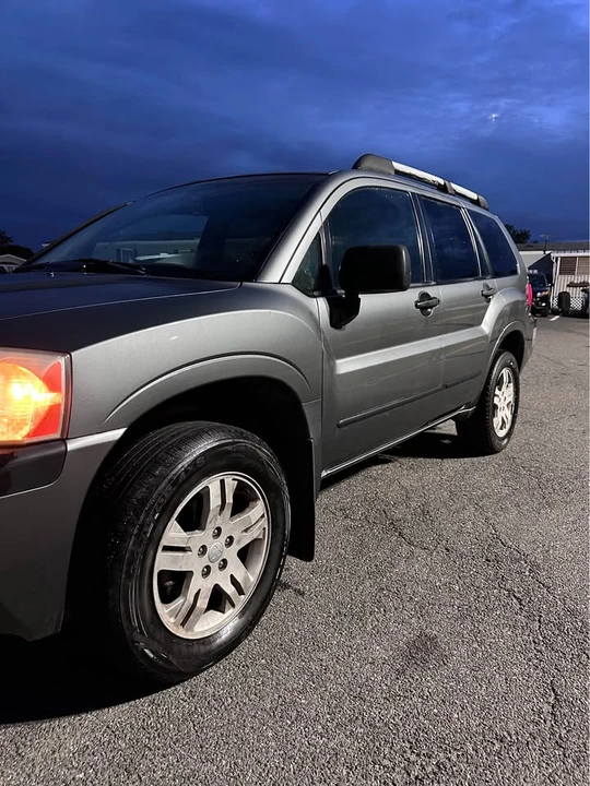 2004 Mitsubishi Endeavor - Image 4 of 4