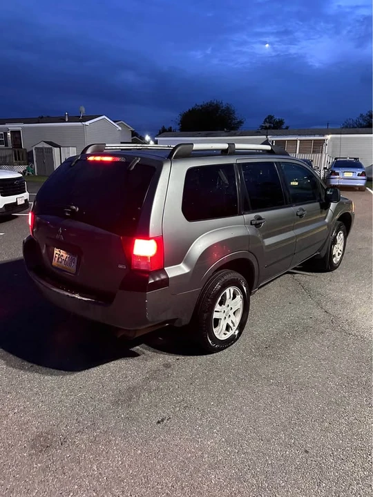 2004 Mitsubishi Endeavor - Image 3 of 4