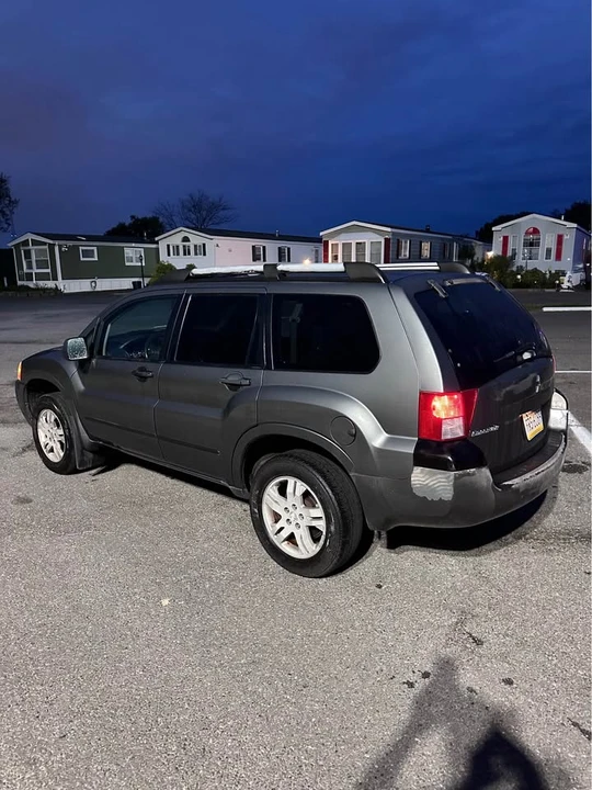 2004 Mitsubishi Endeavor - Image 2 of 4
