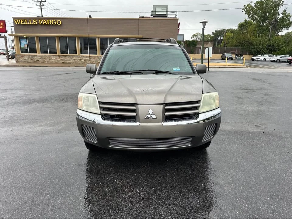 2004 Mitsubishi Endeavor - Image 2 of 12