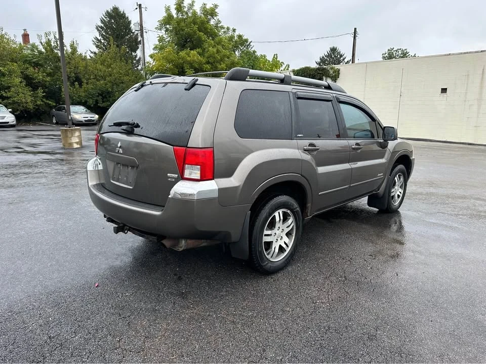 2004 Mitsubishi Endeavor - Image 5 of 12