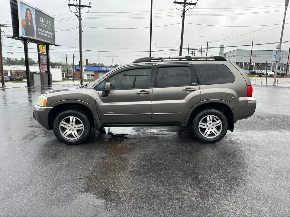2004 Mitsubishi Endeavor - Image 8 of 12