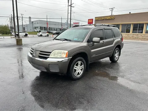 2004 Mitsubishi Endeavor XLS Sport Utility 4D