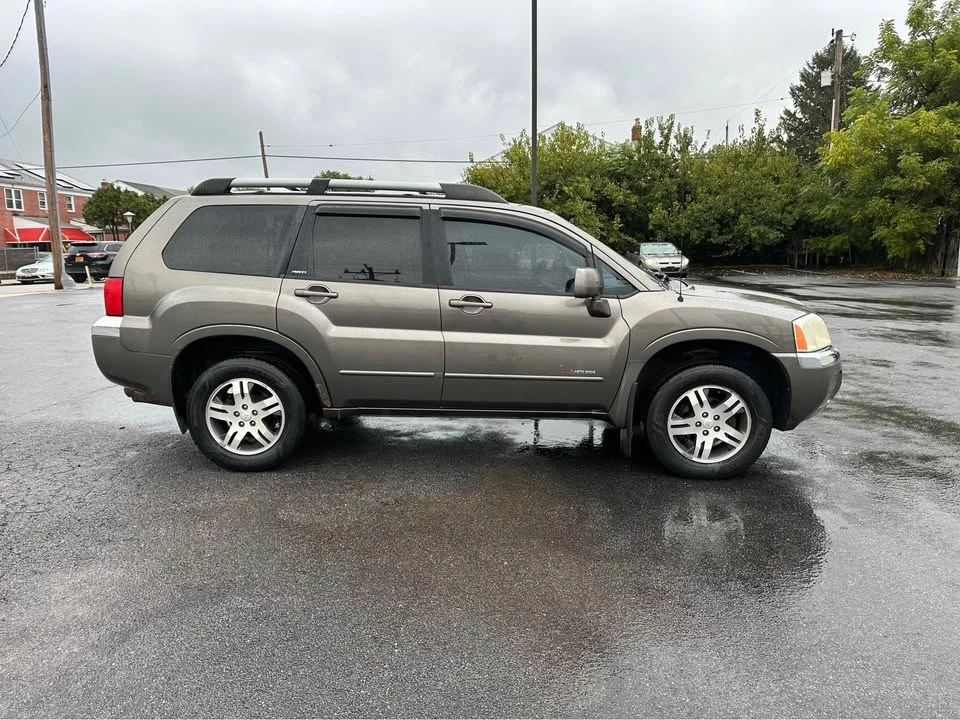 2004 Mitsubishi Endeavor - Image 4 of 12