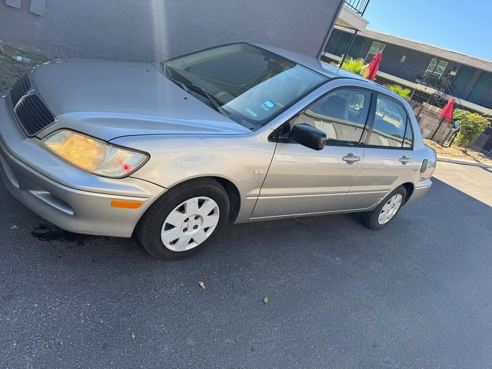 2004 Mitsubishi Chariot - Image 2 of 14