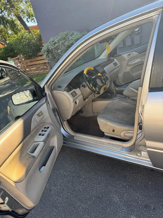 2004 Mitsubishi Chariot - Image 6 of 14