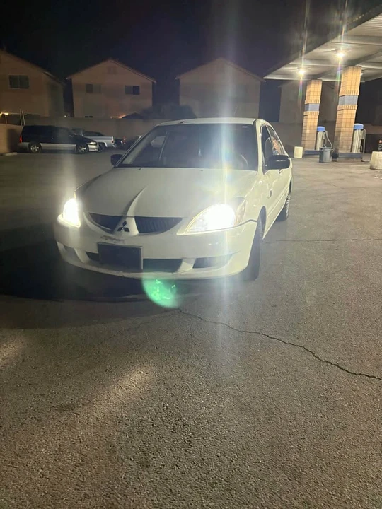 2004 Mitsubishi Lancer - Image 2 of 4