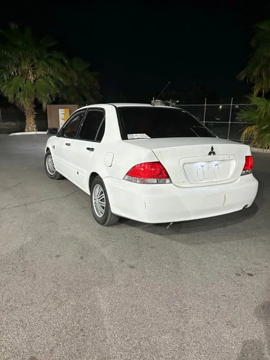 2004 Mitsubishi Lancer - Image 3 of 4