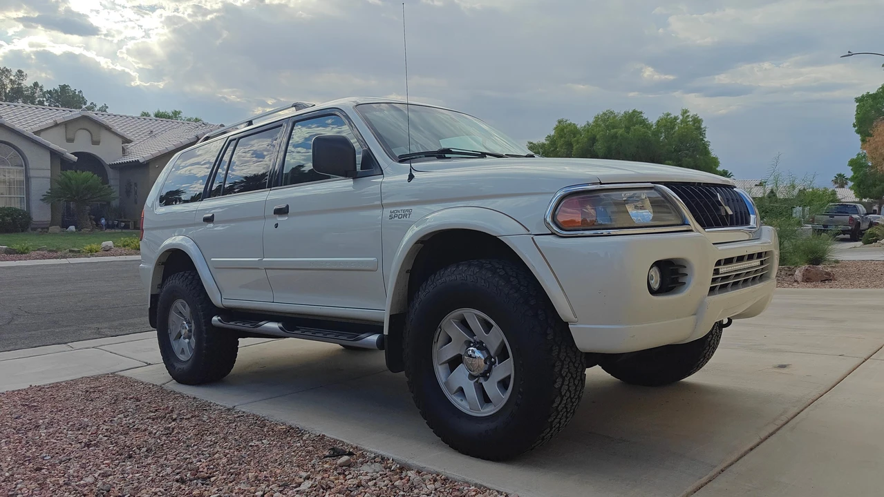 2004 Mitsubishi Pajero/Montero 3rd Gen - Image 13 of 31
