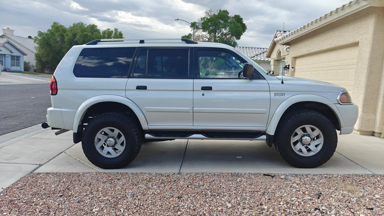 2004 Mitsubishi Pajero/Montero 3rd Gen - Image 12 of 31