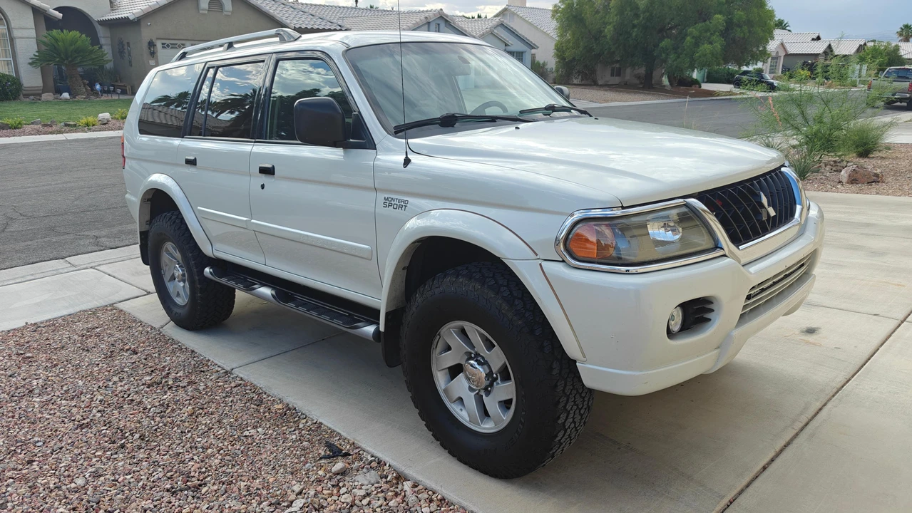 2004 Mitsubishi Pajero/Montero 3rd Gen - Image 14 of 31
