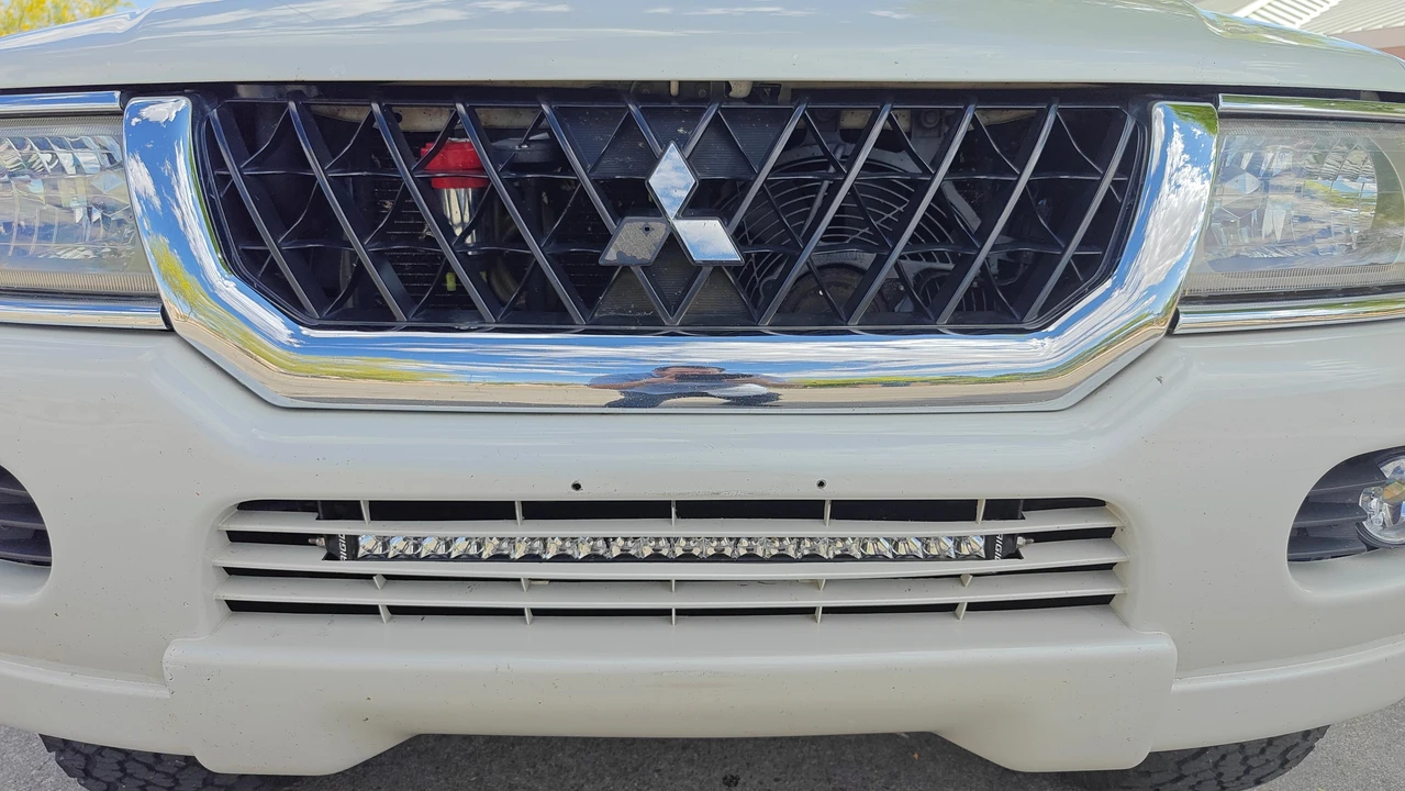 2004 Mitsubishi Pajero/Montero 3rd Gen - Image 17 of 31
