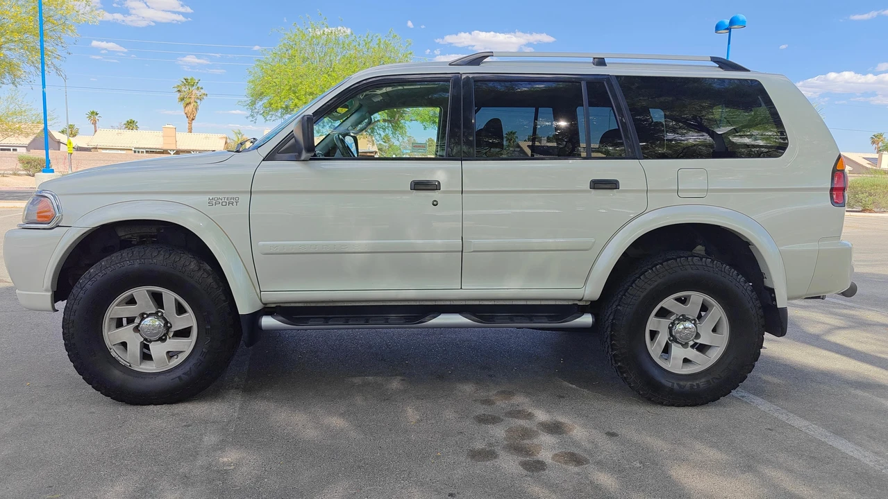 2004 Mitsubishi Pajero/Montero 3rd Gen - Image 9 of 31