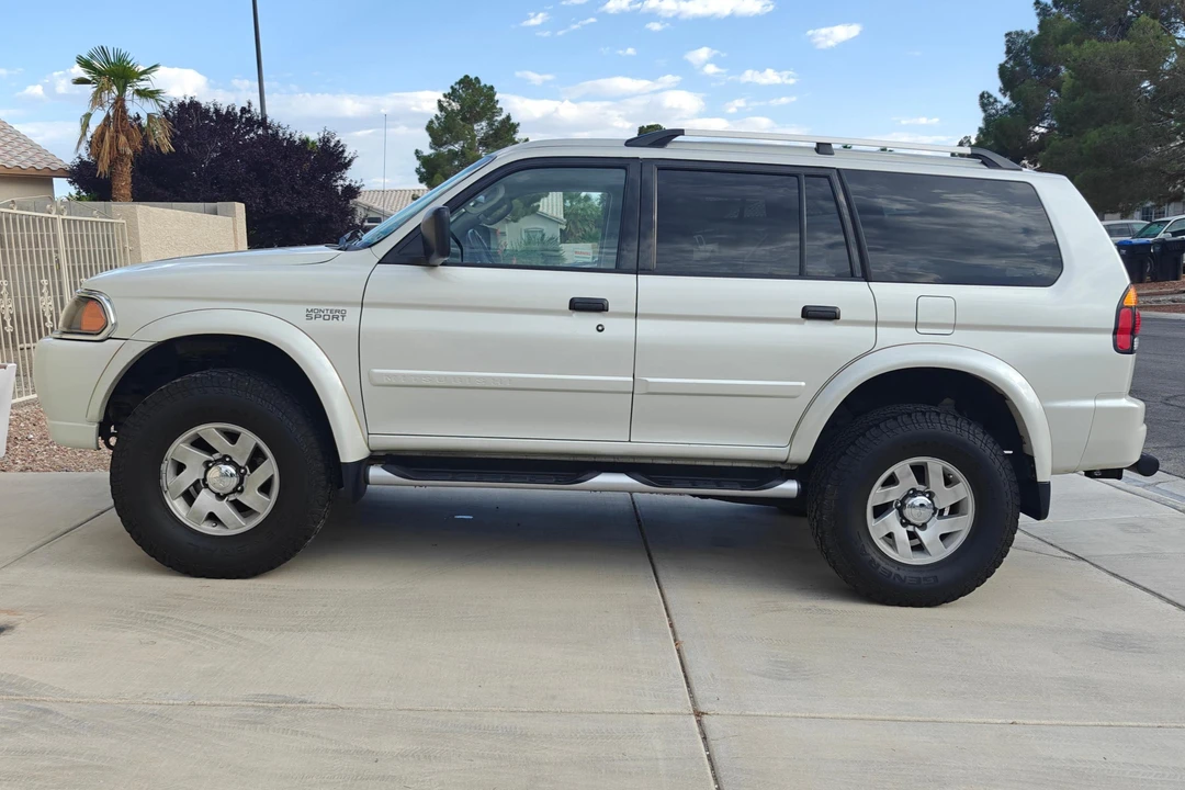 2004 Mitsubishi Pajero/Montero 3rd Gen - Image 3 of 31