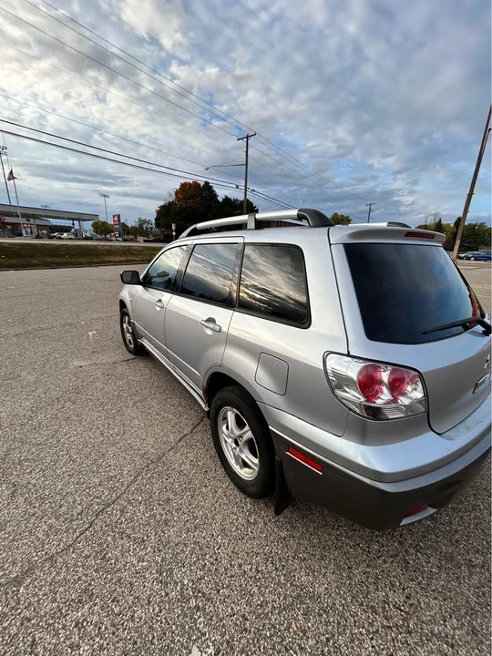 2004 Mitsubishi Outlander - Image 2 of 5