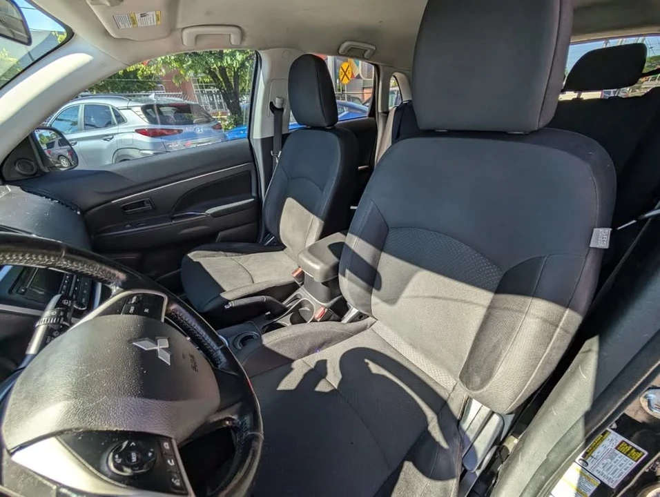 2004 Mitsubishi Outlander - Image 16 of 20